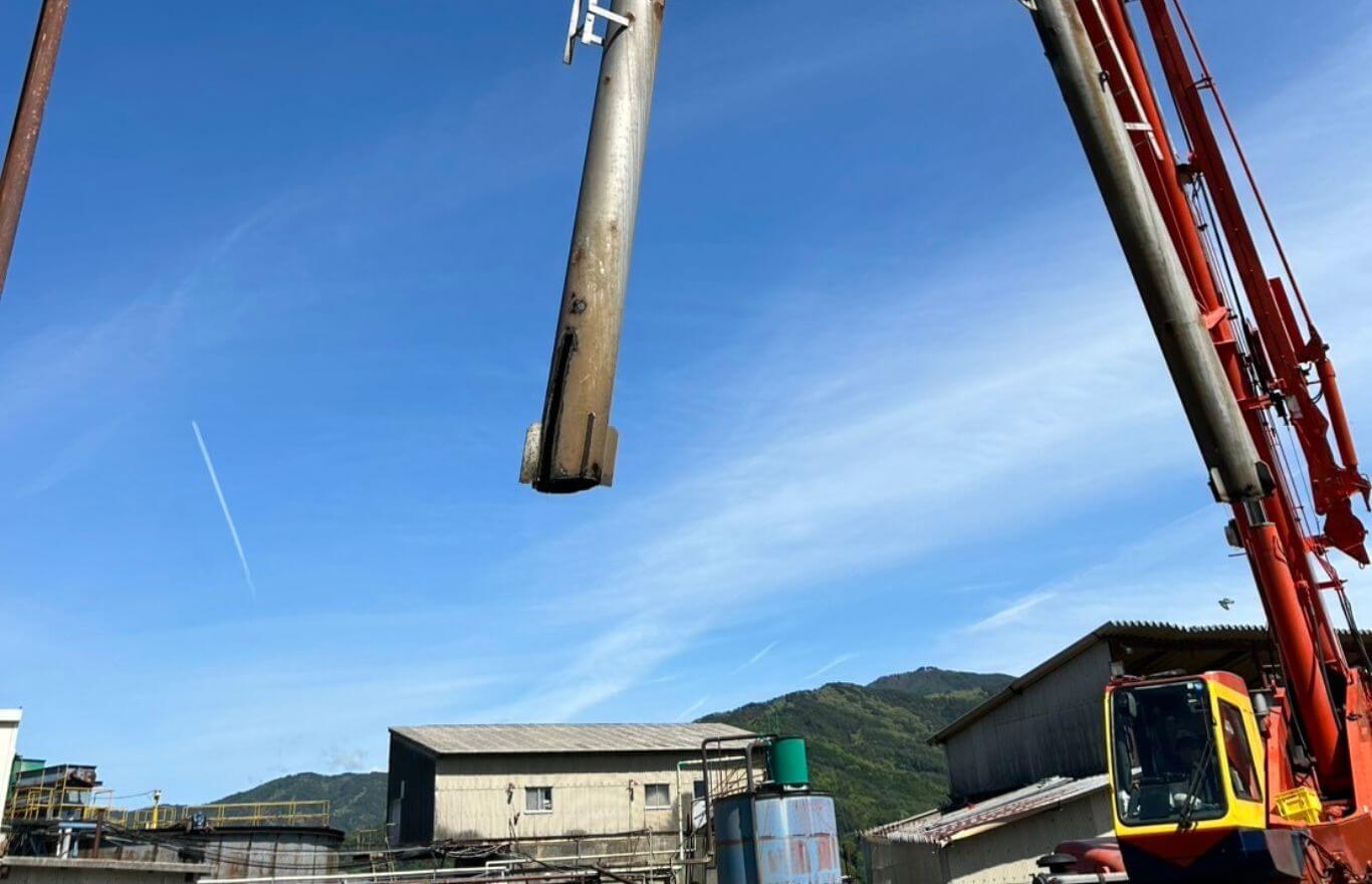 クレーン車を使った工事
